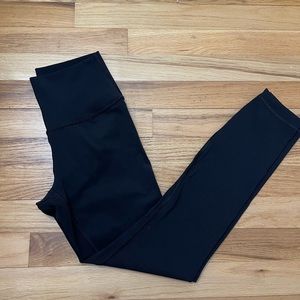 Black Lululemon 25” Wunder Under leggings Size 4